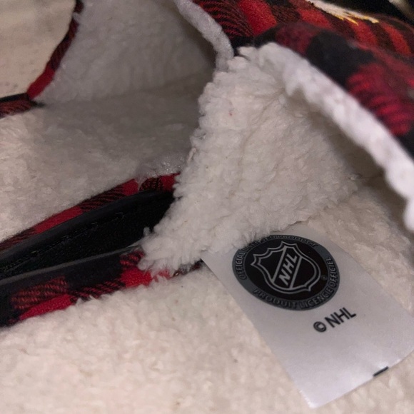Brand New Calgary Flames Slippers. Large (size 7-12) - Picture 3 of 3